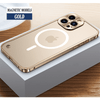 Unzerbrechliches Metallgehäuse „Explorer“ für das iPhone  - GOLD (MagSafe-Unterstützung)